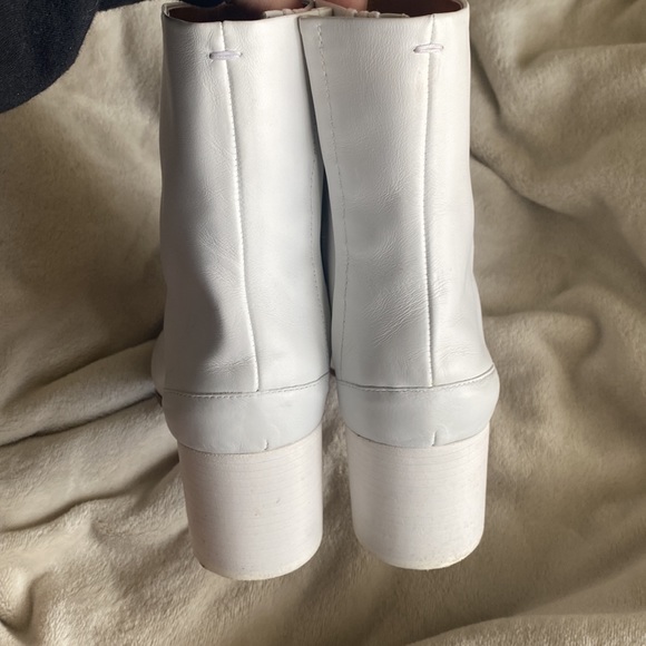 Maison Margiela White Mid Heel Tabi Boots - Picture 2 of 4